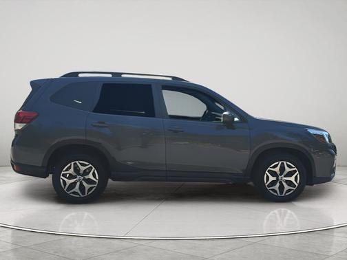 Magnetite Gray Metallic 2020 Subaru Forester Premium