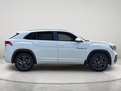 Pure White 2021 Volkswagen Atlas Cross Sport 3.6L V6 SE w/Technology R-Line