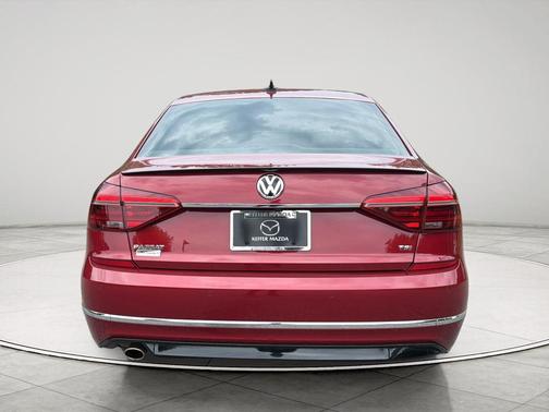 Fortana Red Metallic 2019 Volkswagen Passat 2.0T R-Line