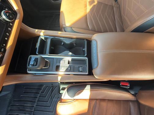 2023 Nissan Pathfinder Platinum FWD