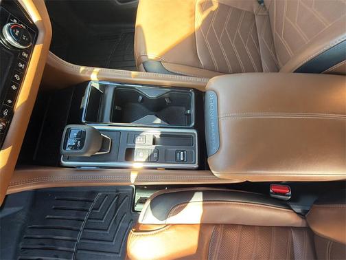 2023 Nissan Pathfinder Platinum FWD