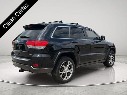 Diamond Black Crystal Pearlcoat 2018 Jeep Grand Cherokee Sterling Edition
