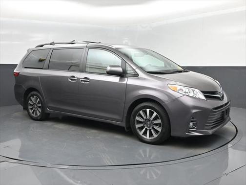 2018 Toyota Sienna XLE