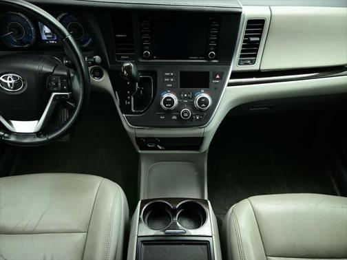 2018 Toyota Sienna XLE