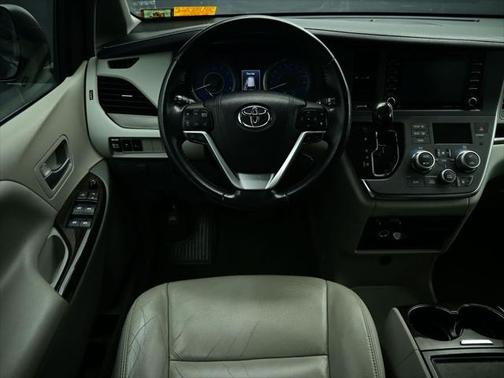 2018 Toyota Sienna XLE