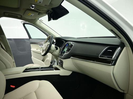 2019 Volvo XC90 T5 Momentum