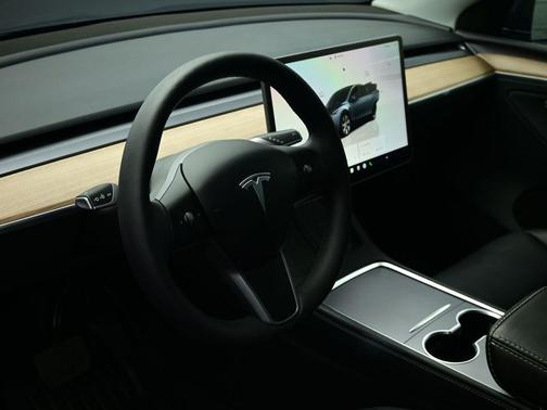 2024 Tesla Model Y Long Range Dual Motor All-Wheel Drive