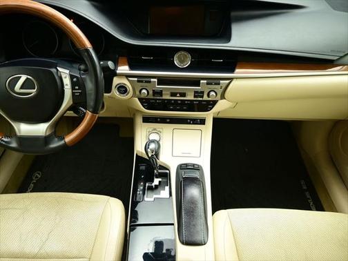 2013 Lexus ES 300h Base