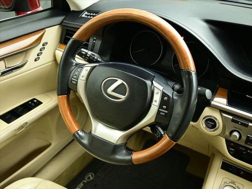 2013 Lexus ES 300h Base