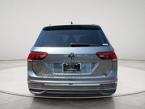 Platinum Gray Metallic 2022 Volkswagen Tiguan 2.0T SE