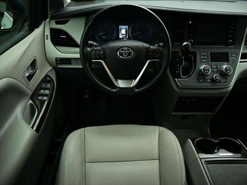 2020 Toyota Sienna XLE Premium