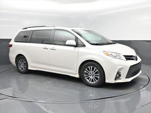 2020 Toyota Sienna XLE Premium