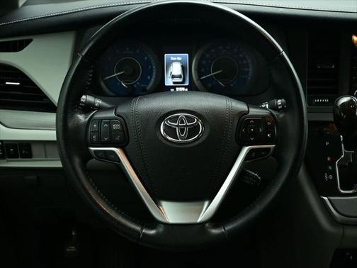 2020 Toyota Sienna XLE Premium