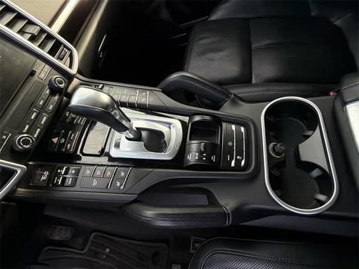 2017 Porsche Cayenne Platinum Edition