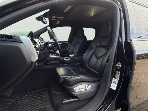 2017 Porsche Cayenne Platinum Edition