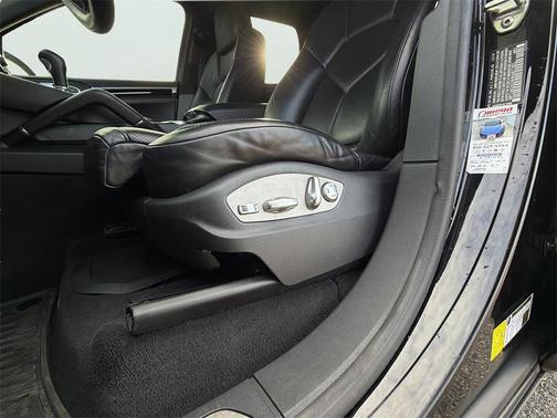 2017 Porsche Cayenne Platinum Edition