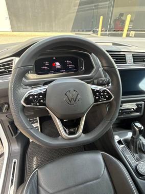 Oryx White Pearl 2022 Volkswagen Tiguan 2.0T SEL R-Line 4MOTION