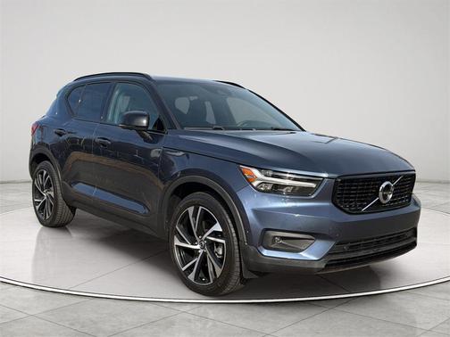 2022 Volvo XC40 T5 R-Design