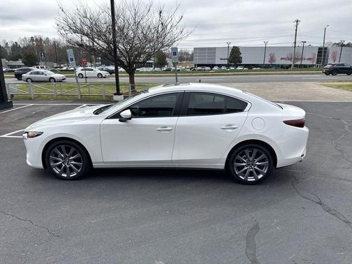 Snowflake White Pearl Mica 2026 Mazda Mazda3 FWD w/Preferred Package