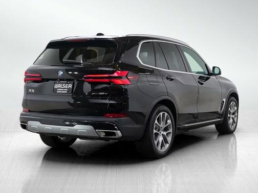 Black Sapphire Metallic 2025 BMW X5 xDrive50e
