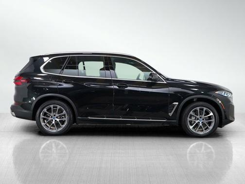 Black Sapphire Metallic 2025 BMW X5 xDrive50e