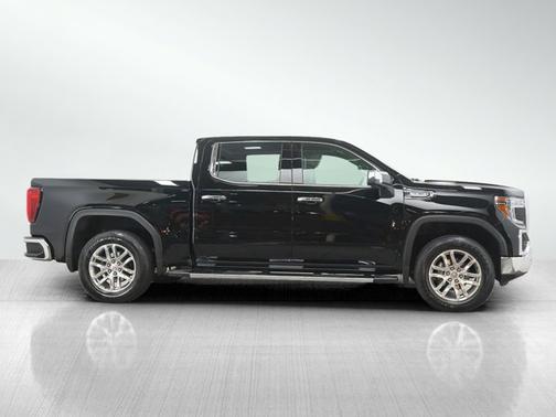 Onyx Black 2022 GMC Sierra 1500 SLT