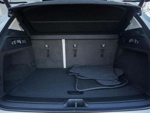 Iridescent White Tricoat 2026 Buick Envision Avenir