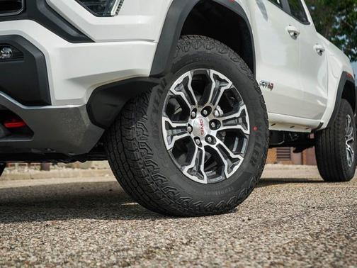 2025 GMC Canyon 4WD AT4