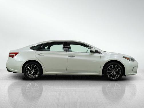 2017 Toyota Avalon XLE