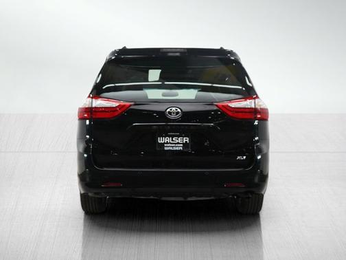 2016 Toyota Sienna XLE