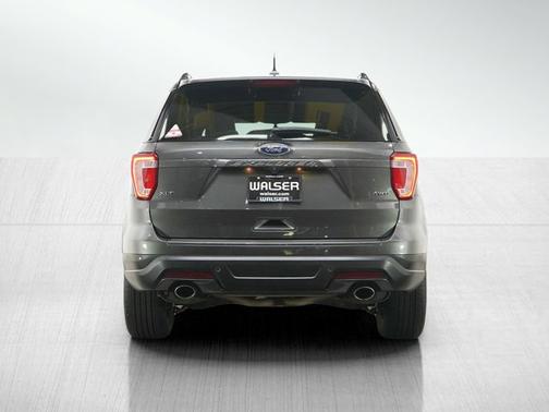 Magnetic 2018 Ford Explorer XLT