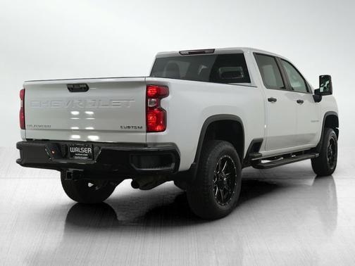 Summit White 2022 Chevrolet Silverado 2500 Custom
