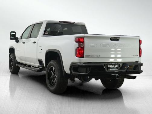 Summit White 2022 Chevrolet Silverado 2500 Custom