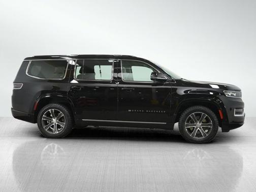 Diamond Black Crystal Pearlcoat 2022 Jeep Grand Wagoneer Series I