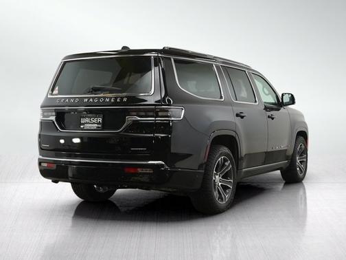 Diamond Black Crystal Pearlcoat 2022 Jeep Grand Wagoneer Series I