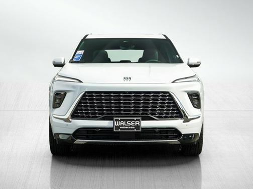 Iridescent White Tricoat 2026 Buick Enclave Avenir