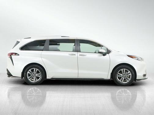 2023 Toyota Sienna Platinum