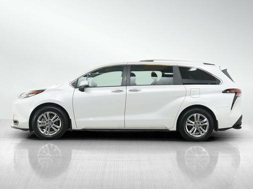 2023 Toyota Sienna Platinum
