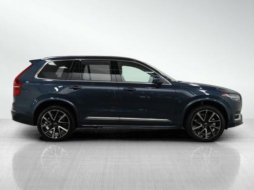 2024 Volvo XC90 Plus Bright Theme