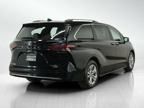 2024 Toyota Sienna Platinum