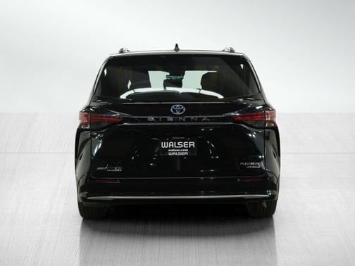2024 Toyota Sienna Platinum