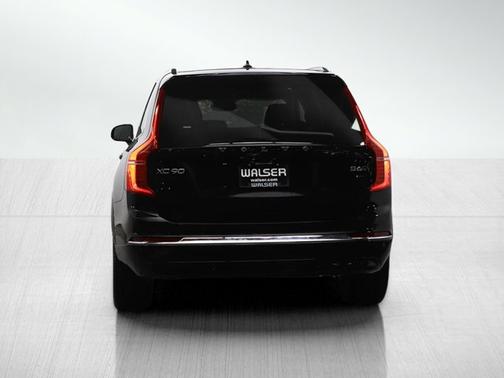 Onyx Black 2025 Volvo XC90 Plus