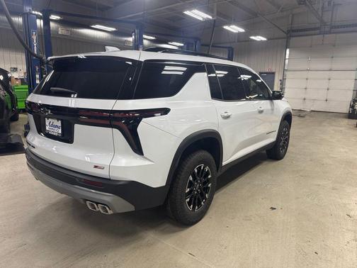 Polar White Tricoat 2026 Chevrolet Traverse AWD Z71