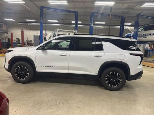 Polar White Tricoat 2026 Chevrolet Traverse AWD Z71