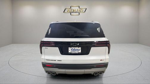 Polar White Tricoat 2026 Chevrolet Traverse AWD Z71