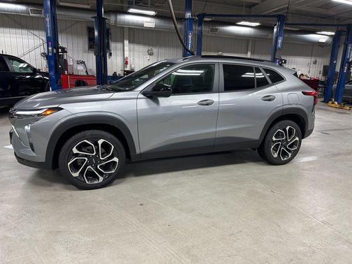 Sterling Gray Metallic 2026 Chevrolet Trax FWD 2RS