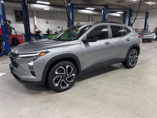 Sterling Gray Metallic 2026 Chevrolet Trax FWD 2RS