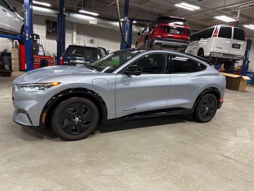 2022 Ford Mustang Mach-E California Route 1