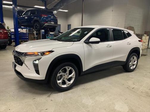 2025 Chevrolet Trax LS