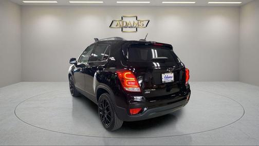 Mosaic Black Metallic 2022 Chevrolet Trax LT